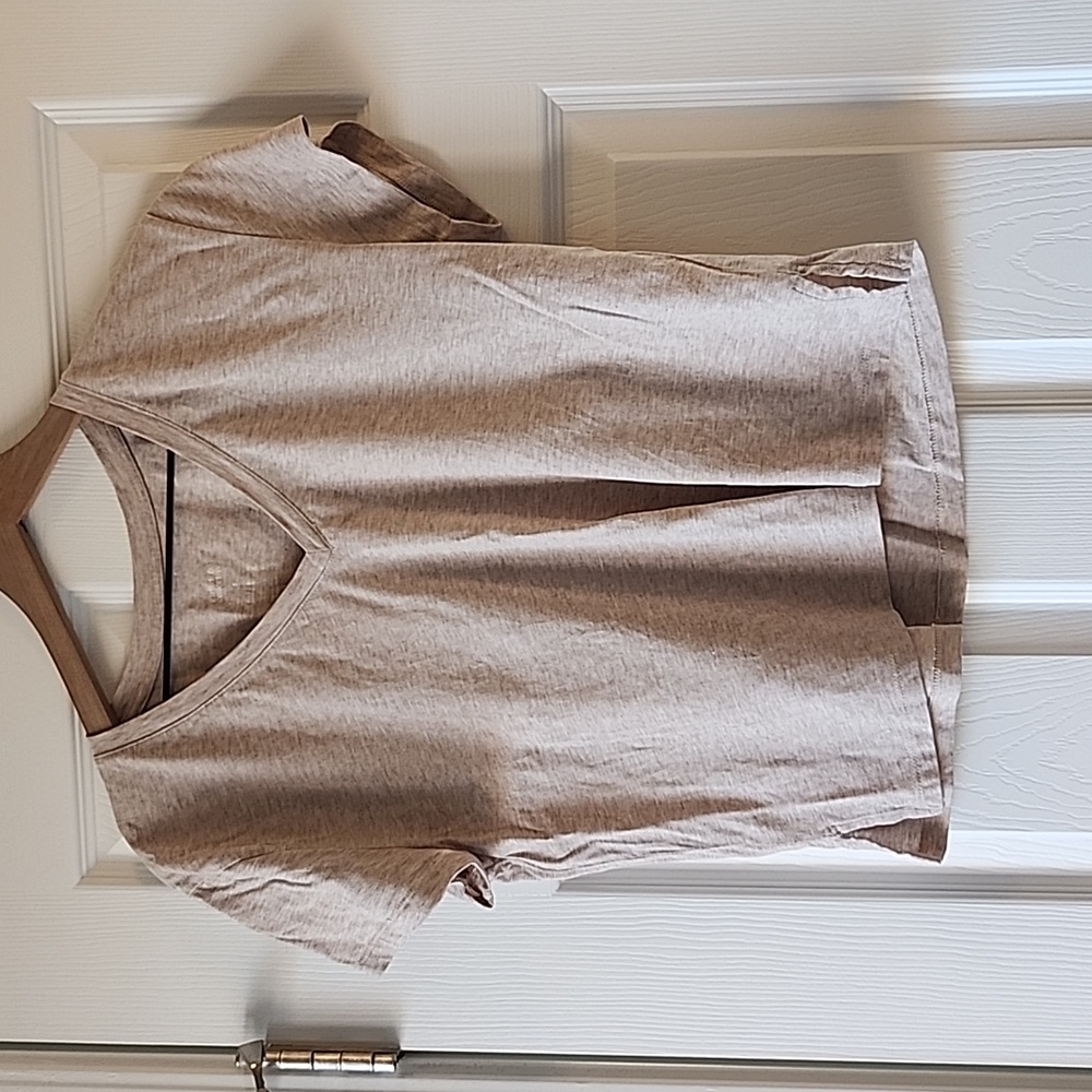 Girlfriend Collective Cropped V Neck Size S